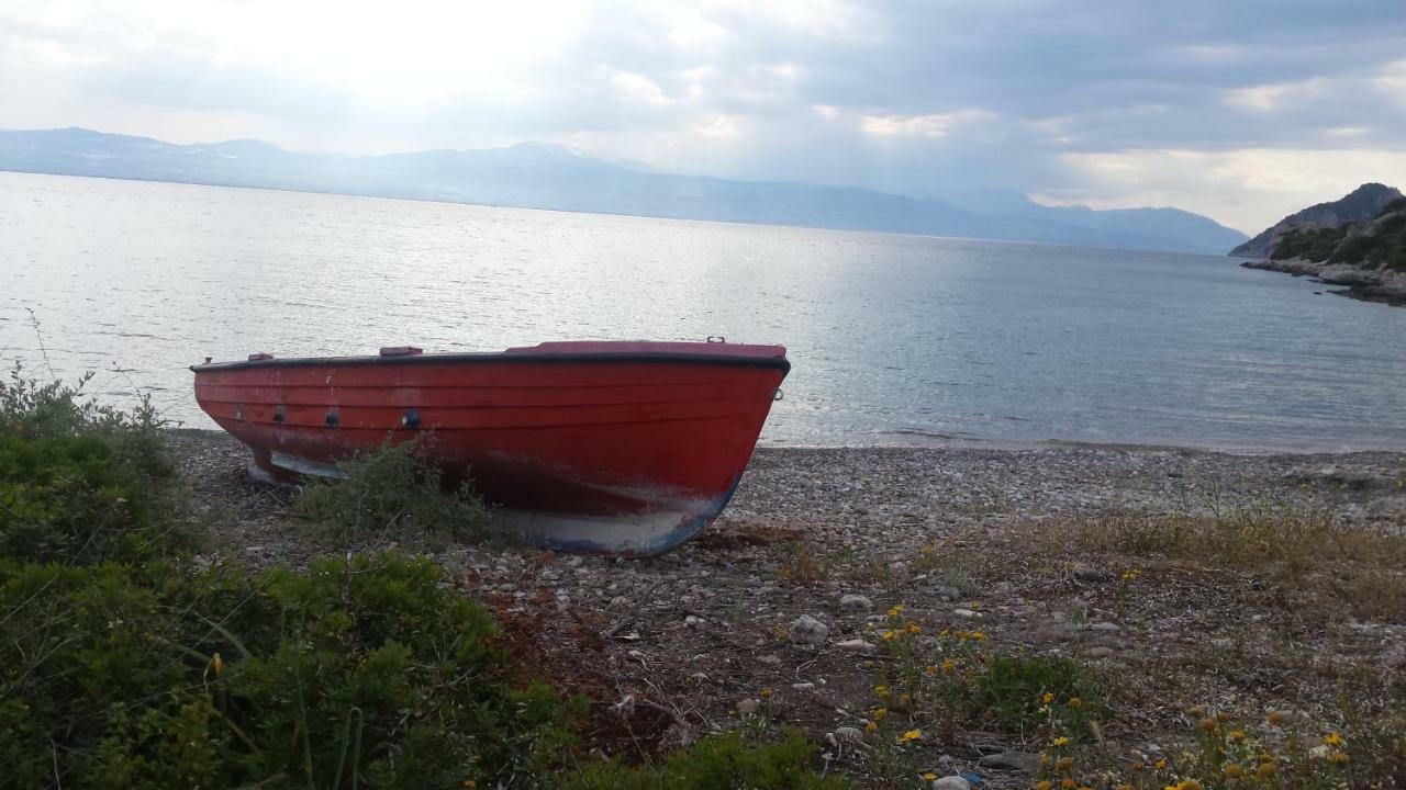 Beautiful House By The Sea,Loutraki Skaloma.别墅 外观 照片