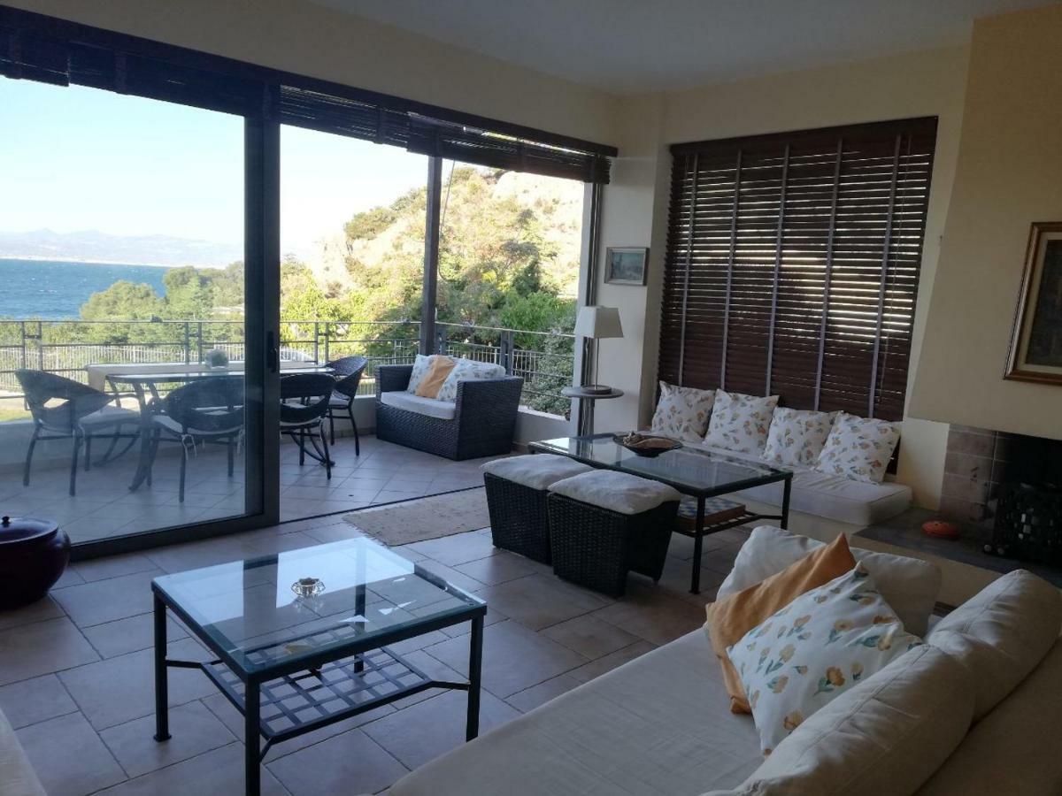 Beautiful House By The Sea,Loutraki Skaloma.别墅 外观 照片